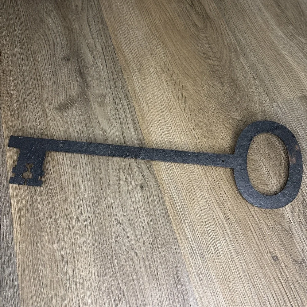 Vintage Cast Iron Skeleton Key Wall Mount Hook‎ Key Holder Hanger 14